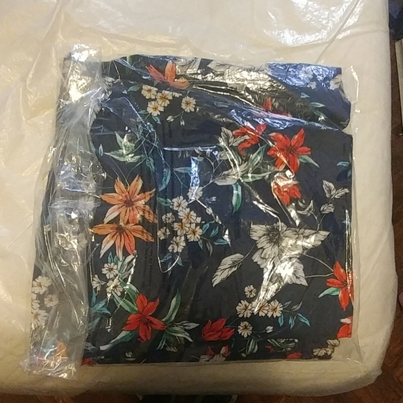 💜NWT Women Multi-Floral pants - Picture 3 of 3